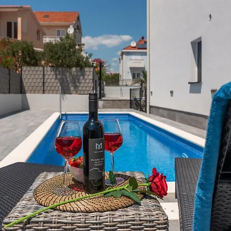 Poolside Two Bedroom Julija Apartmán *