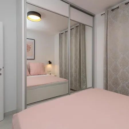 Poolside Two Bedroom Julija *