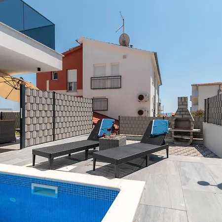 Poolside Two Bedroom Julija Trogir
