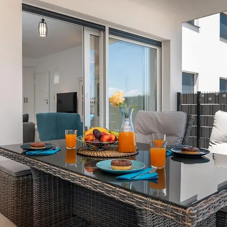 Apartmán Poolside Two Bedroom Julija