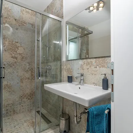 Poolside Two Bedroom Julija * Trogir