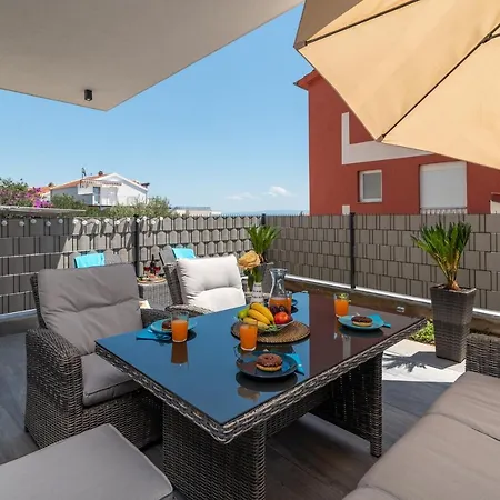 Poolside Two Bedroom Julija Trogir