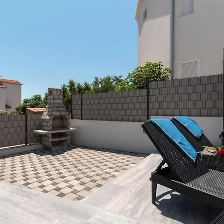 Poolside Two Bedroom Julija Trogir