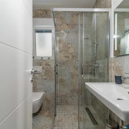 Poolside Two Bedroom Julija Trogir
